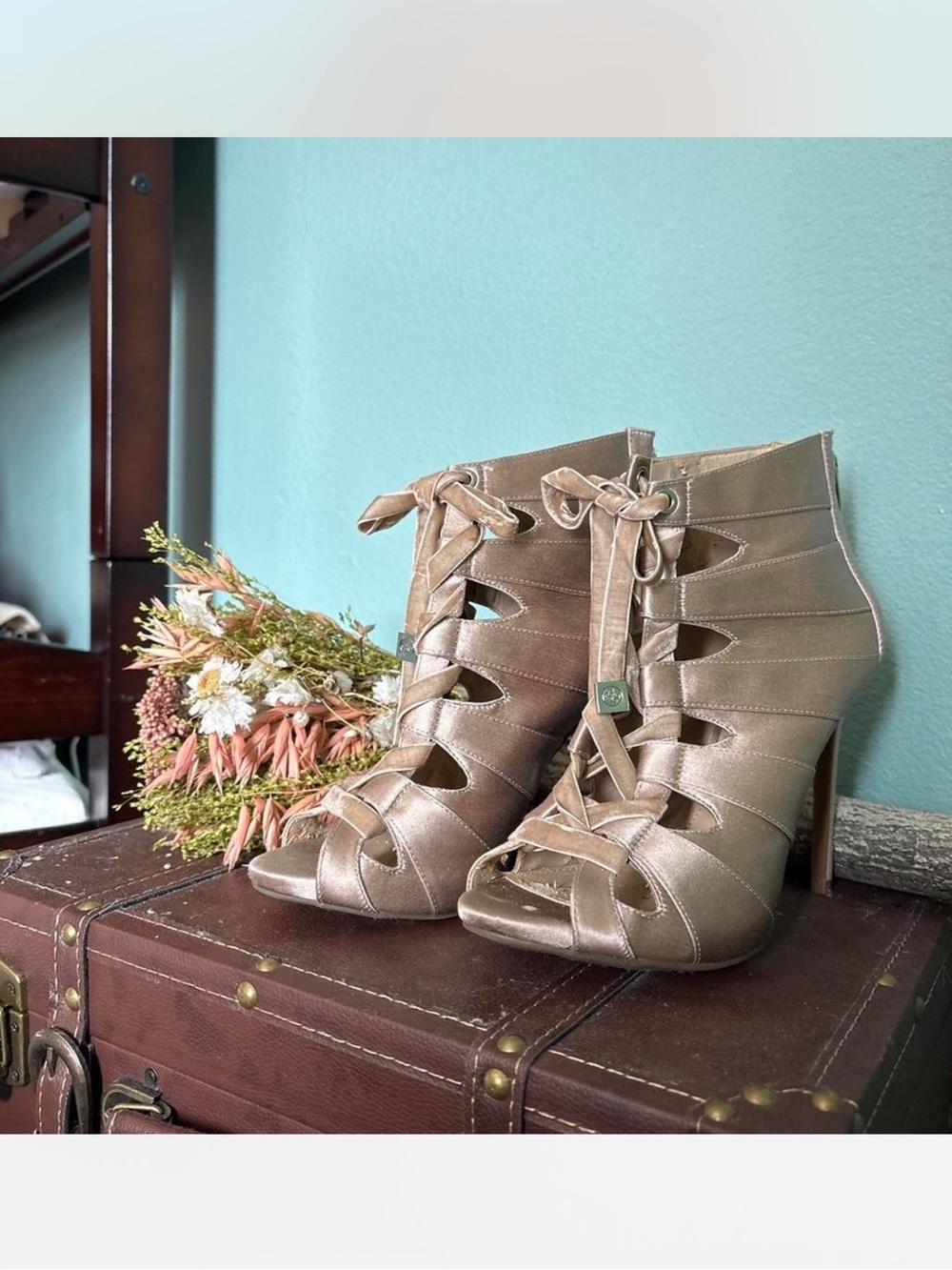 Guess Vintage Y2K Champagne Satin Peep Toe Ballet Lace-Up Stiletto Heels - Picture 2 of 9